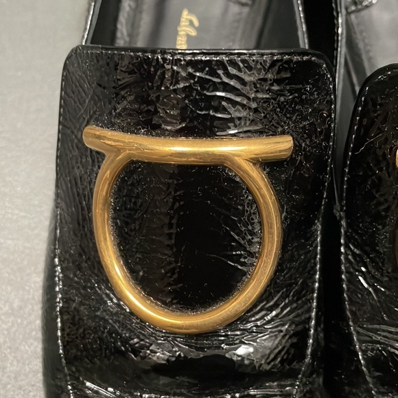 Ferragamo Black Patent Loafers with Gold Logo - Size 7 1/2 - Picture 5 of 10